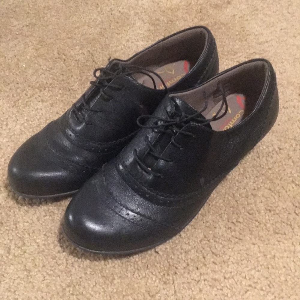 Women’s Oxford style shoes